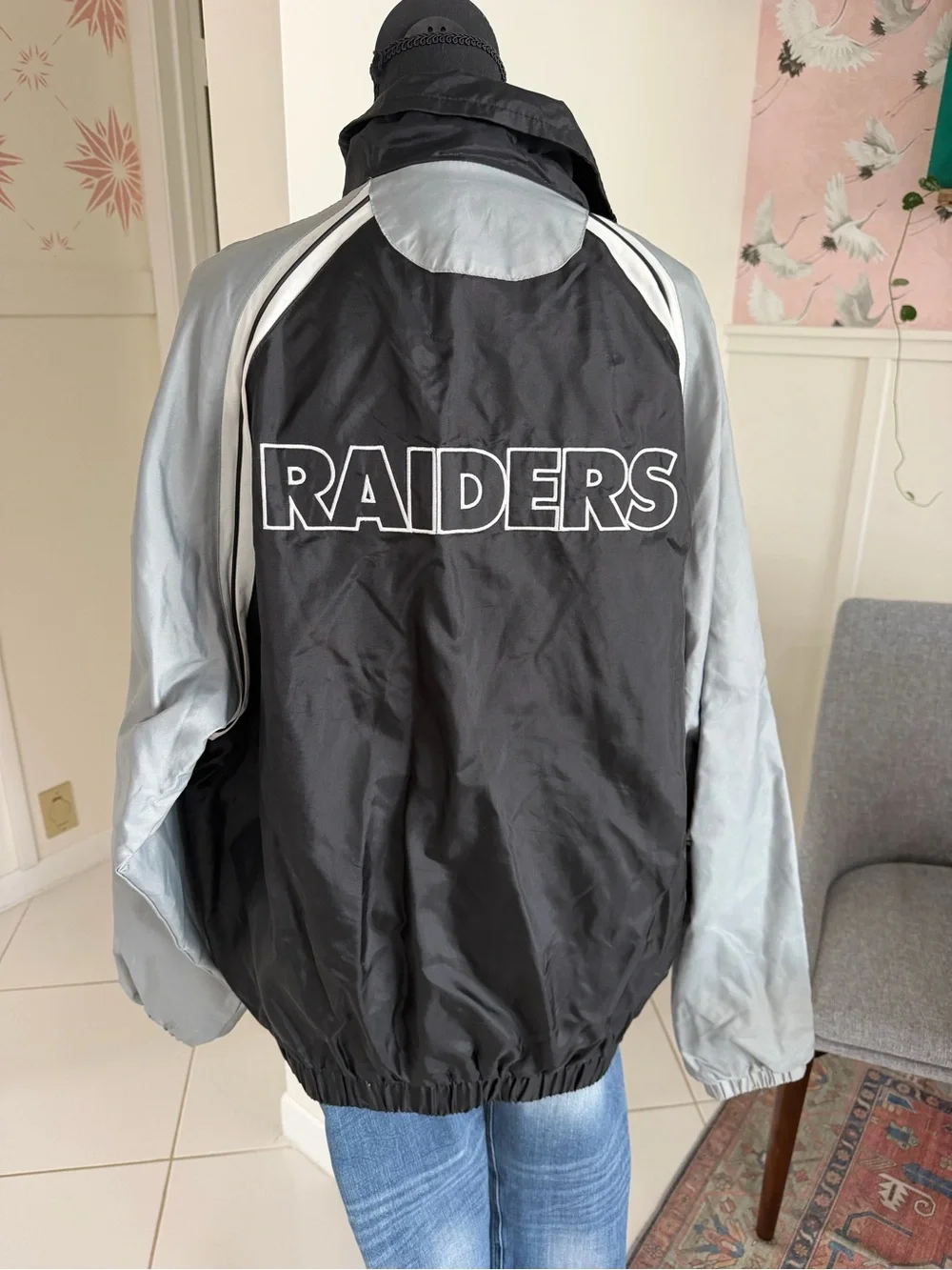 Vintage Oakland Raiders jacket nylon Raiders NFL, Men’s size Large Lightweight